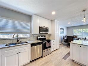 6811 S HIMES AVENUE (47)