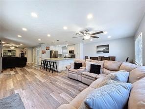6811 S HIMES AVENUE (53)