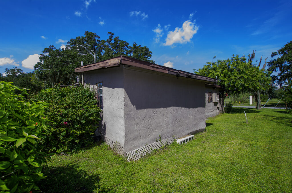 ExteriorBackside3